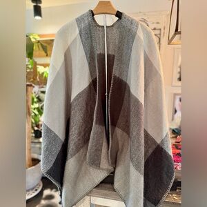Gray & Black Shawl Poncho Wrap Lauren Conrad One-Size (fits like XL/Xxl)